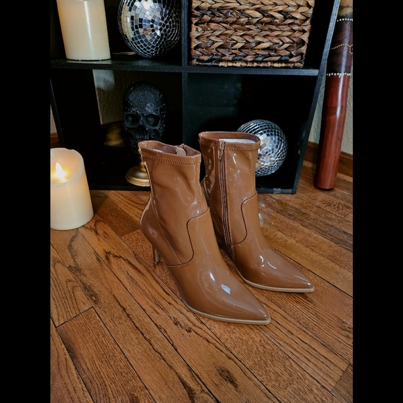 *NEVER BEEN WORN* Steven Madden shiny brown boots - Picture 1 of 4